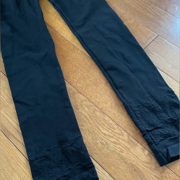 Black legging for girls with discreet flowers - Picture 9 of 9